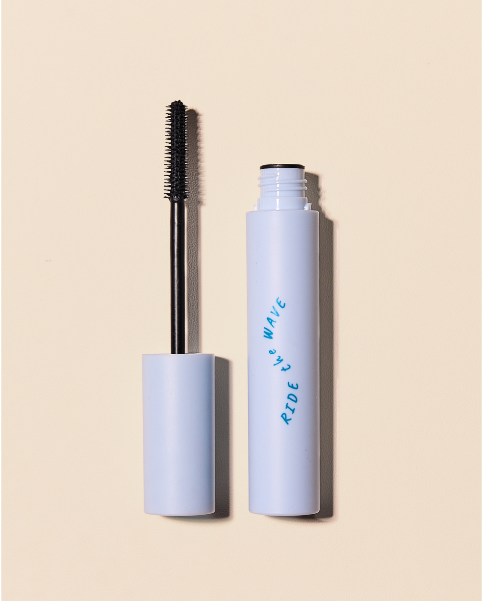 Weightless, Lengthening + Zero-Smudge Tubing Mascara with easy removal